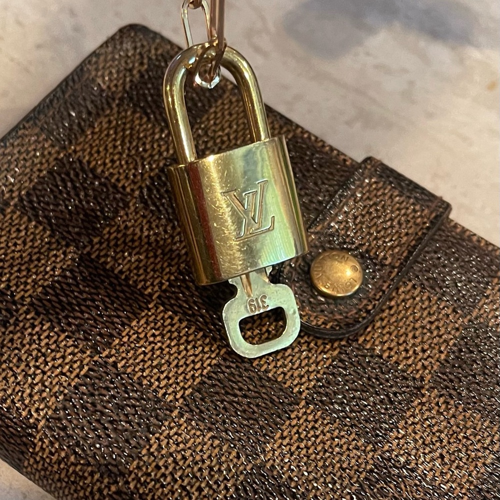 Louis Vuitton #319 Gold Padlock with Key & Chain - Picture 4 of 5